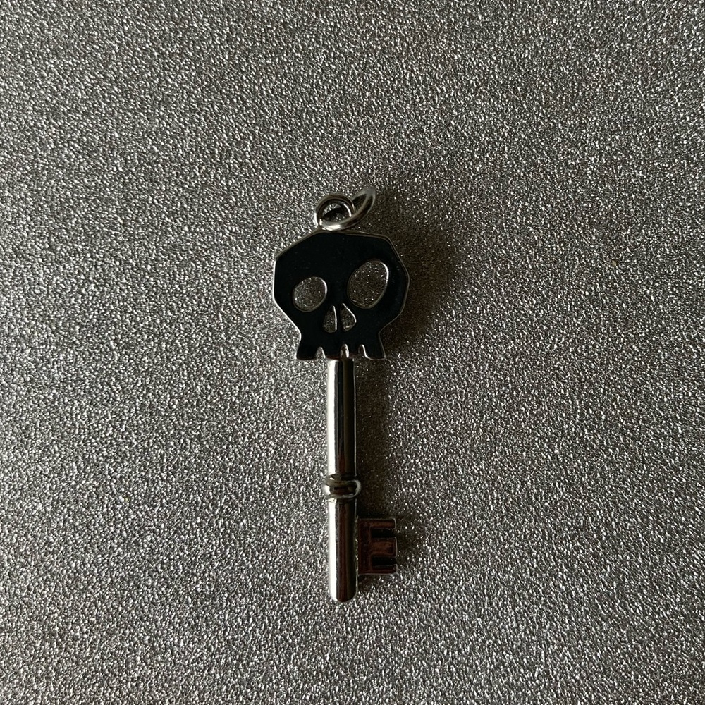 🌈 Disney Nightmare Before Christmas Skeleton key pendant